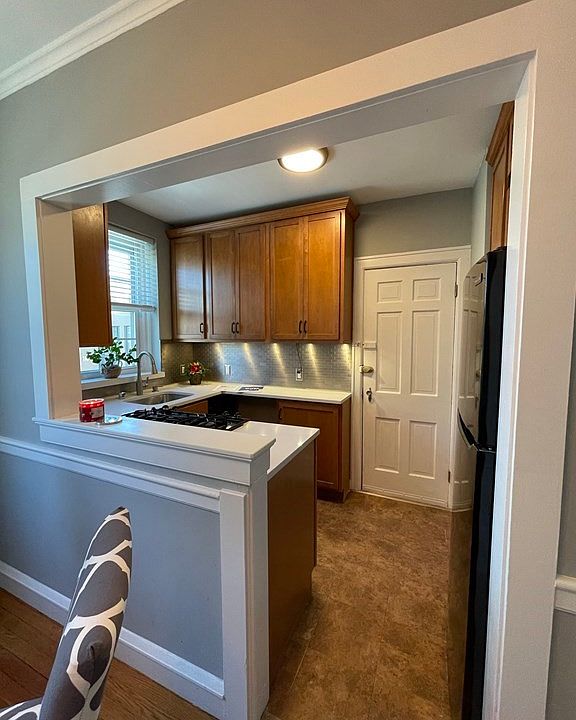 2nd image of 71 Park St APT 3