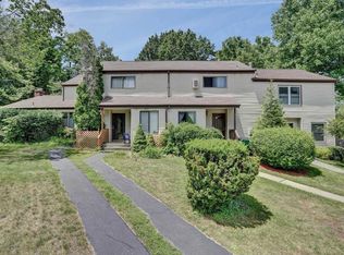 31 Sycamore Dr, Beacon, NY 12508