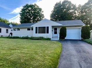 27 Androscoggin St, Gorham, NH 03581