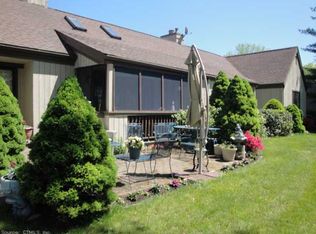 564 Pequot Ln, Stratford, CT 06614