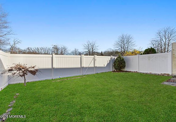 3rd image of 7 Tracey Court