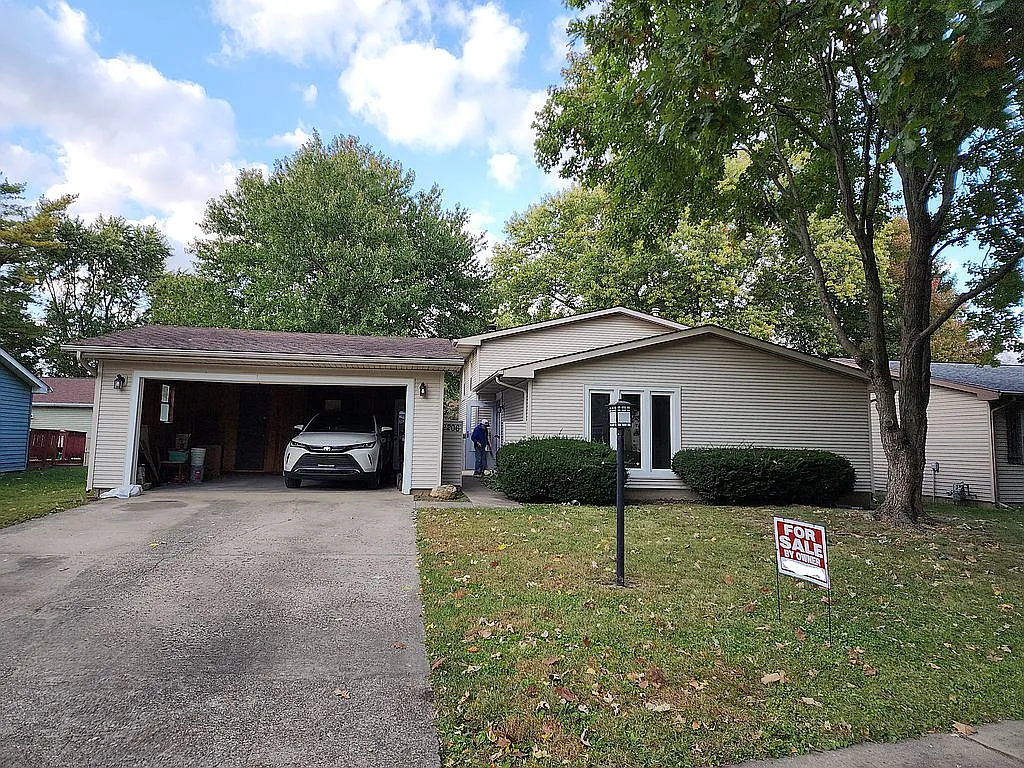 2206 Aspen Dr photo 1