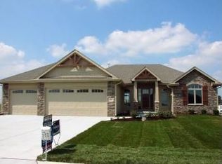 7970 Shadow Lake Dr, Papillion, NE 68046