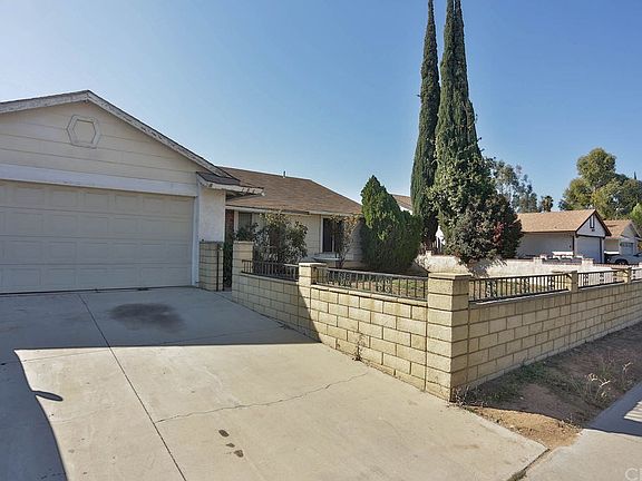 2nd image of 14834 Wintergreen St