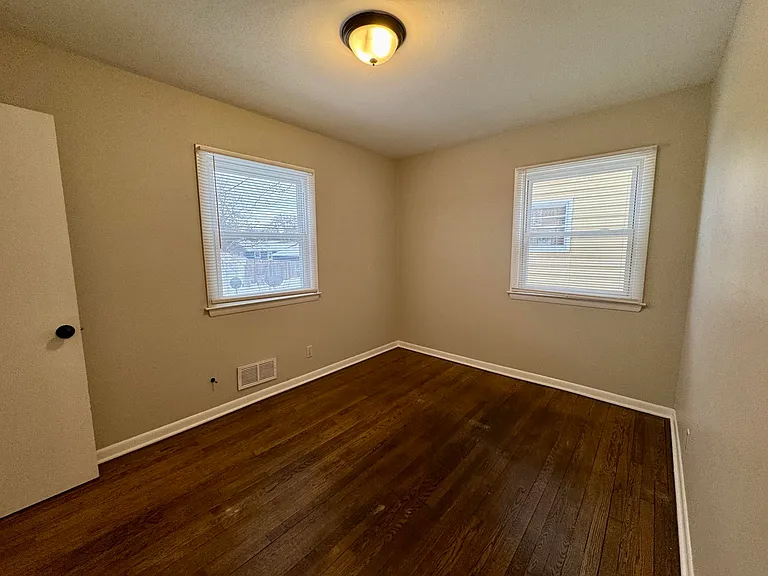 8129 W Villard Ave — Photo 13