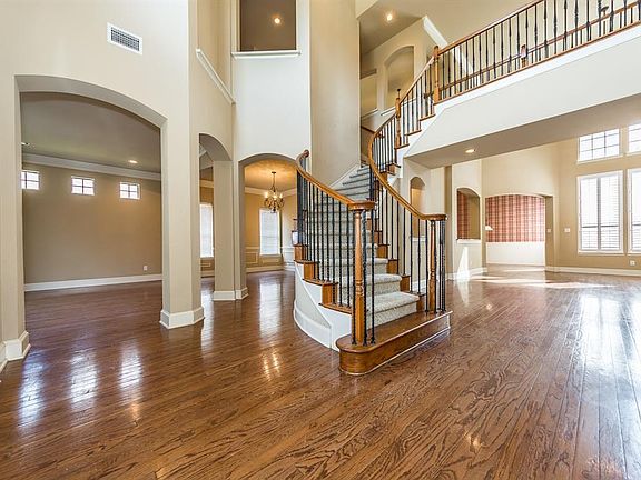 3rd image of 15127 Springwood Dr