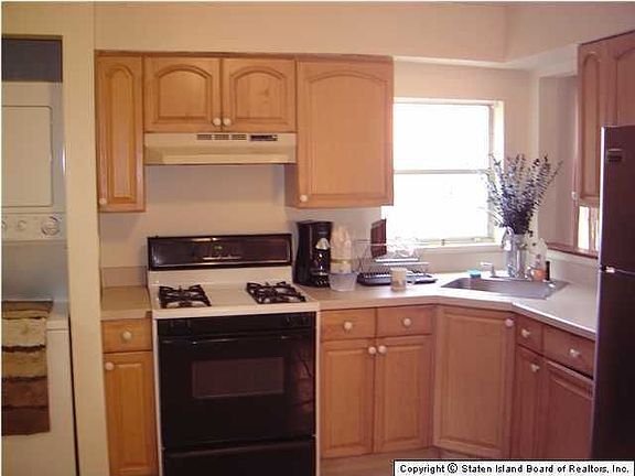 2nd image of 26 Carroll Pl