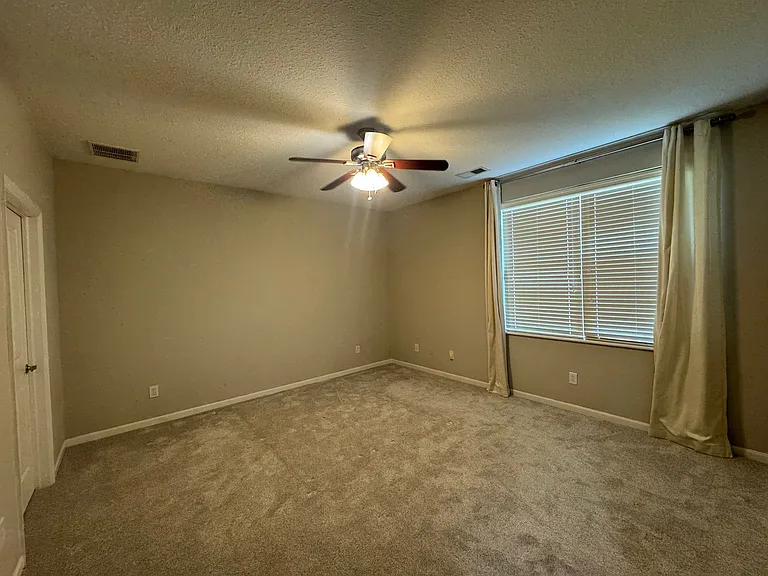 2416 Coltsview Ln — Photo 10