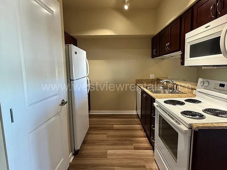 200 E Maple St — Photo 309
