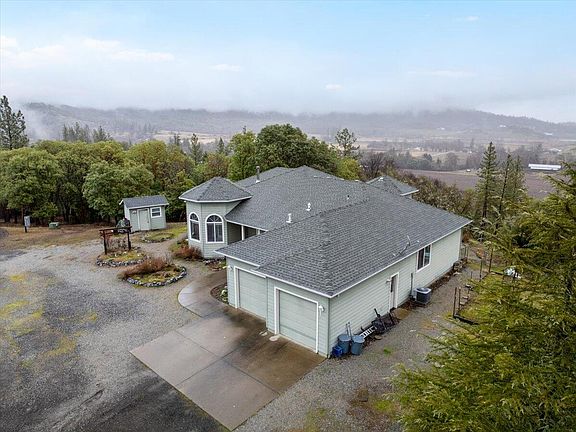 5th image of 987 Pelton Ln
