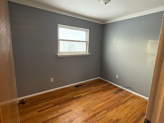 4th image of 1373 Gregory Ave