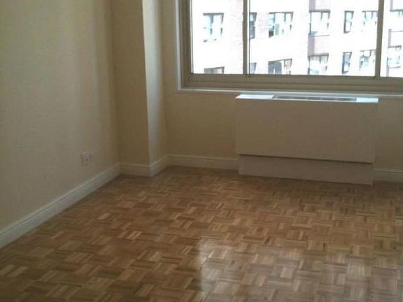 5th image of 30 W 63rd St APT 4W