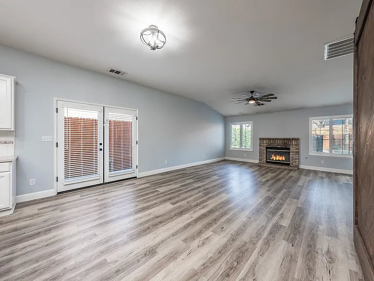 1114 W Pepper Dr — Photo 9