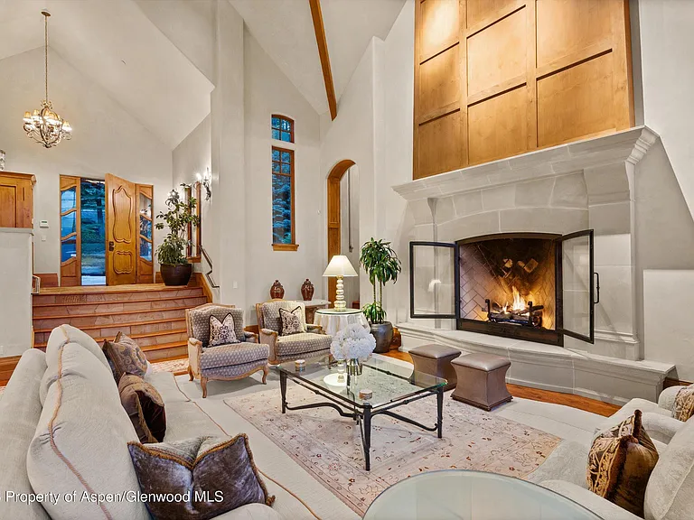 691 Pfister Dr — Photo 14