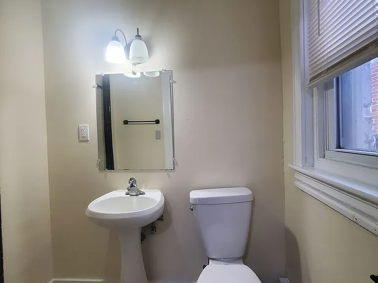 1639 W Turner St — Photo 6
