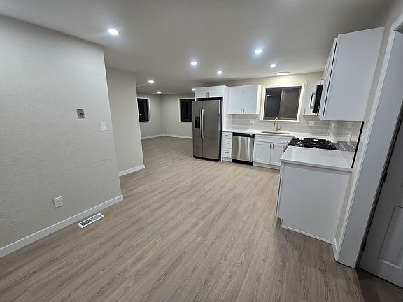 2nd image of 509 E 41st St