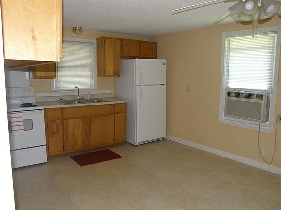 3rd image of 118 Maple Hill Dr