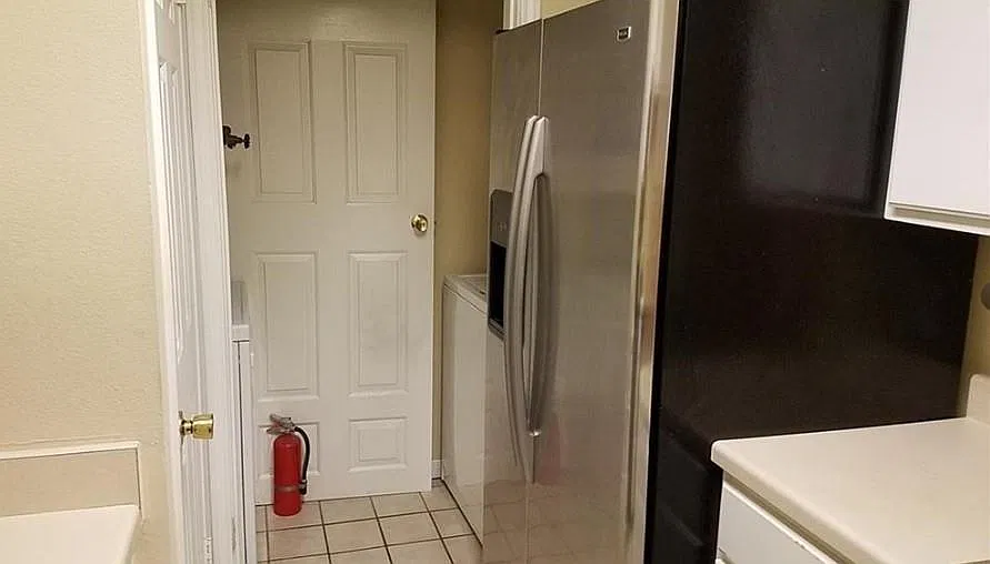3 bed, 2.0 bath, 1122 sqft, $2,850 — Photo 2