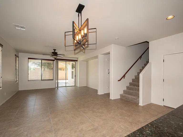 141 W Hackberry Dr — Photo 4