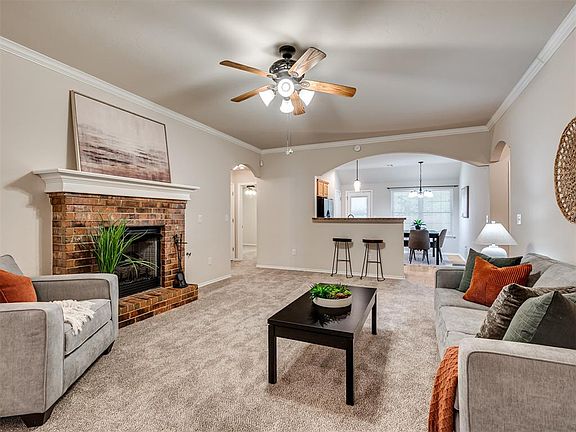 5th image of 704 E Linden Ln
