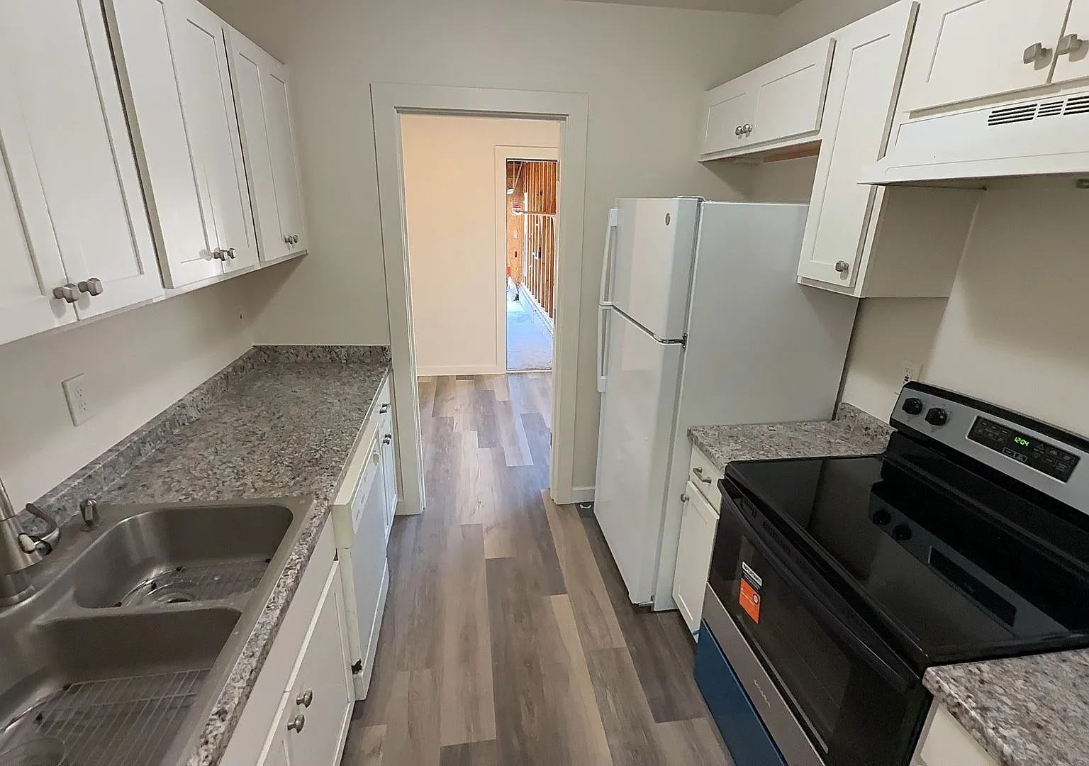 Newly remodeled 3 bedroom 1 bath home Come check it out!! Schedule a tour today. — Photo 4