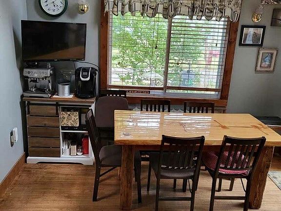 4th image of 174 Rock Ridge Avenue