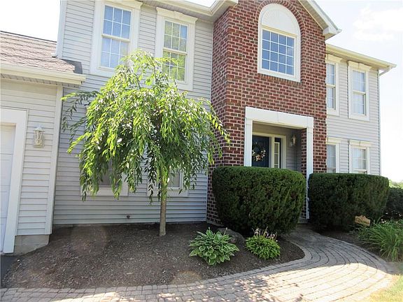 3rd image of 137 Oakshire Way
