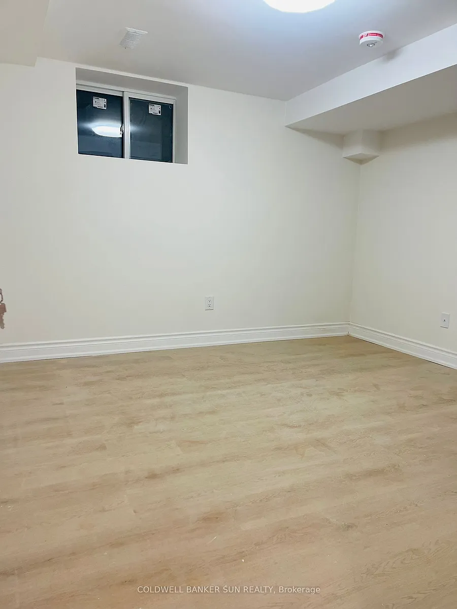 Building Photo - 220 Bloor St W #BASEMENT