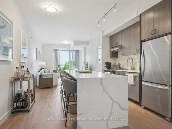 168 Sabina Dr #211, Oakville, ON L6H 0W5