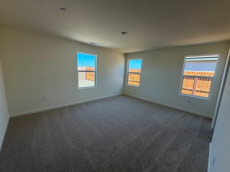 2437 W Newton Ave — Photo 4