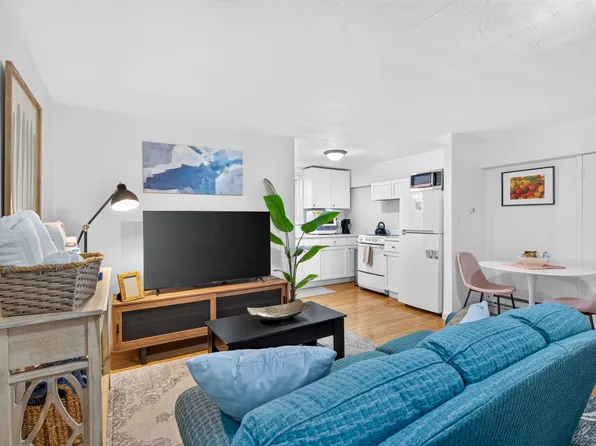 105 Chestnut St APT 2B, Brookline, MA 02445