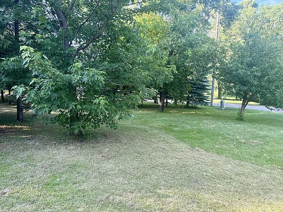 3rd image of 711 Rivercrest Rd