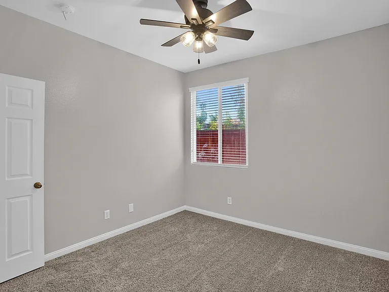 409 Sutro Ct — Photo 15