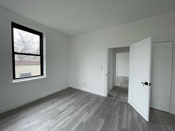 5th image of 65 Wesley Ave #2