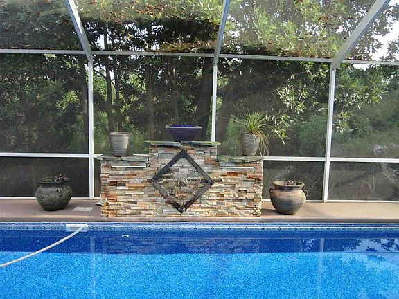 2nd image of 417 Williamsburg Dr