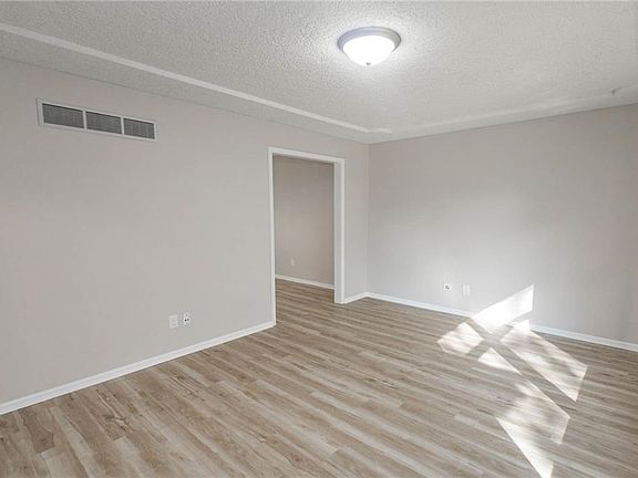 4th image of 14723 S Wyandotte Dr