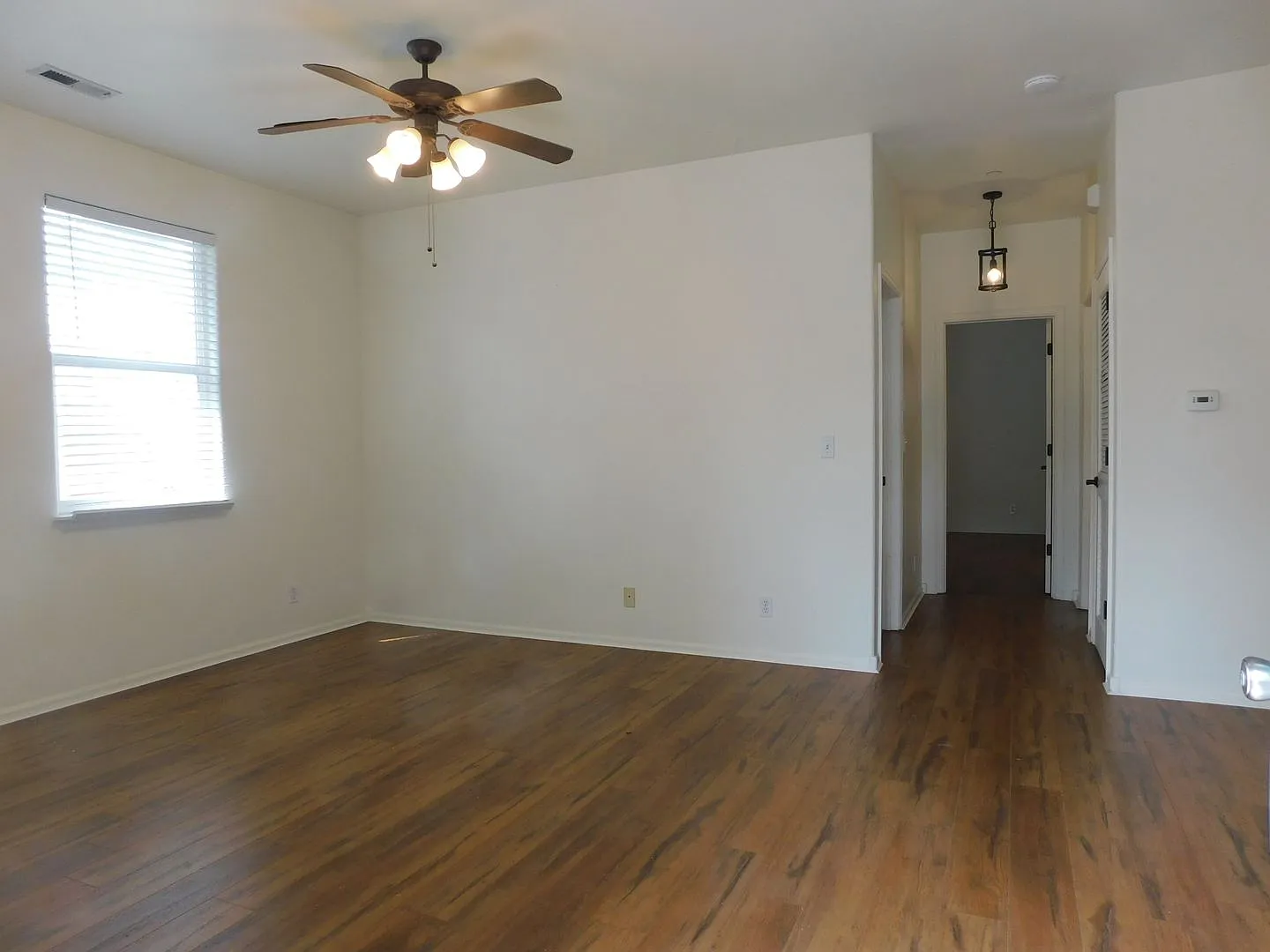 2485 Fountainhead Blvd — Photo 3