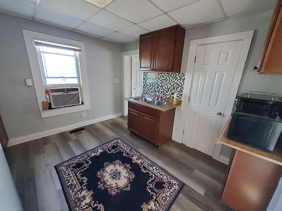 5th image of 176 Berkley Rd