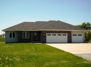 3123 Wood Haven Cir, Riverside, IA 52327
