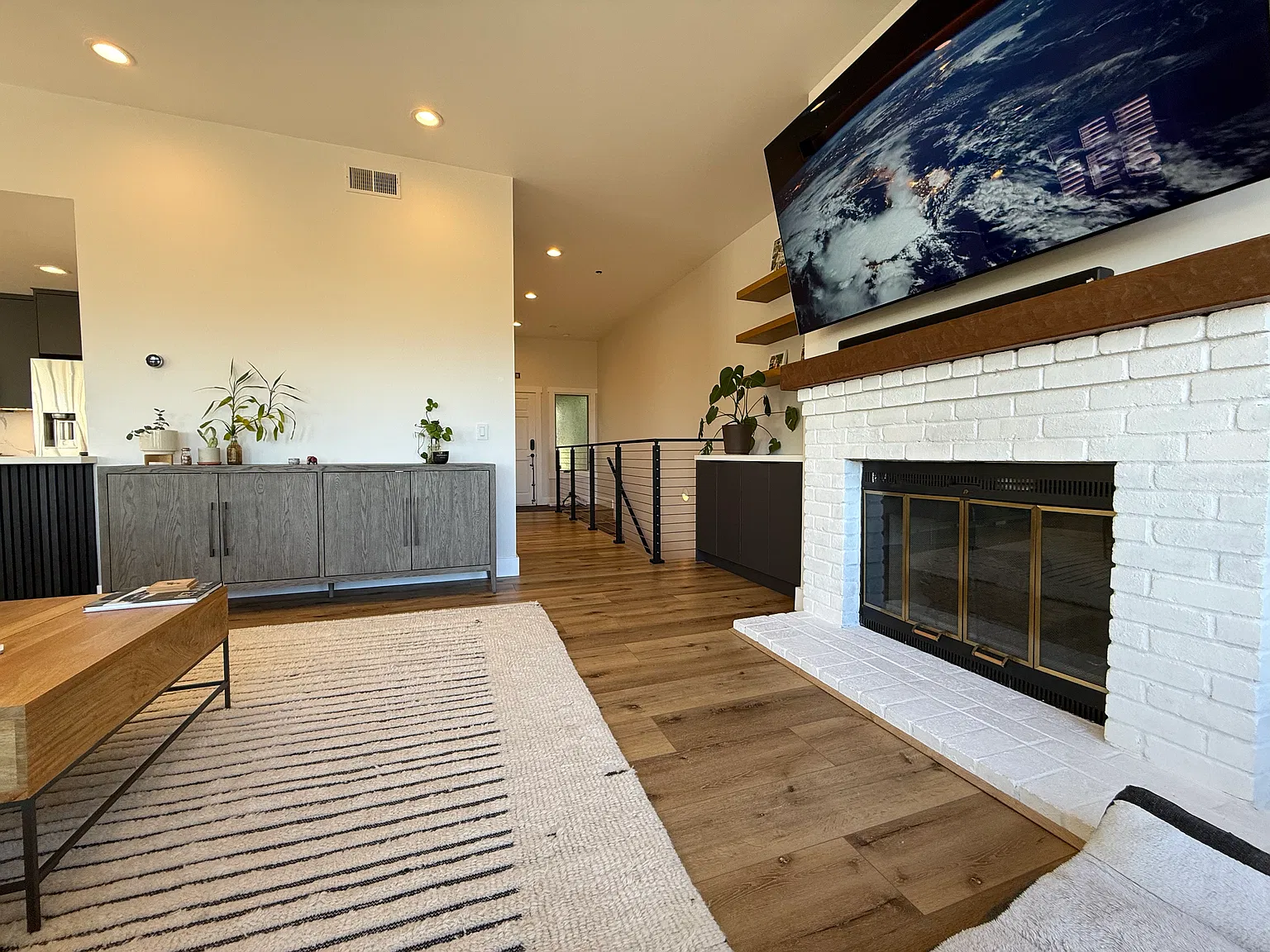 2 bed, 2.5 bath, 1525 sqft, $5,400 — Photo 4
