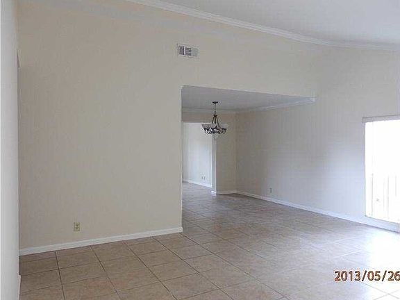 4th image of 10960 NW 28th St
