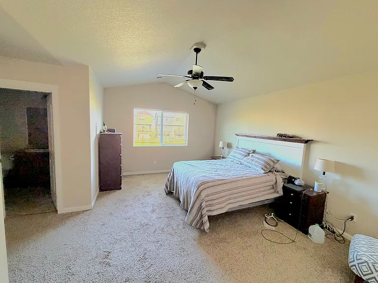2537 Juniper St — Photo 7