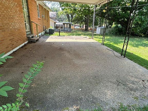 2nd image of 3716 S Greenwich Ln