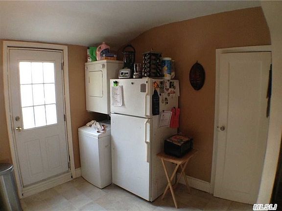 4th image of 225 Pinelawn Ave