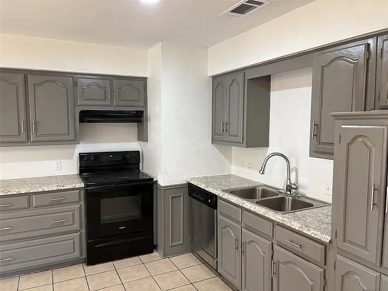 3902 San Mateo Dr — Photo 5