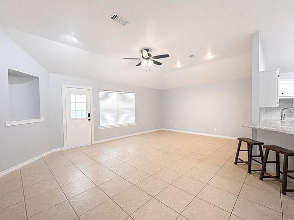4th image of 305 Scenic Brook St