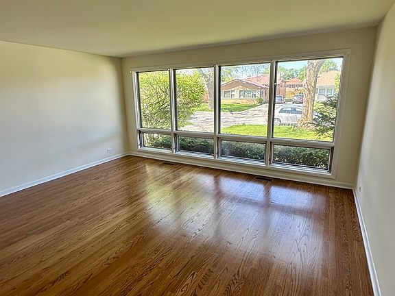 3rd image of 4833 W Sherwin Ave