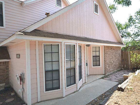 2nd image of 1127 Orchard Park Cir
