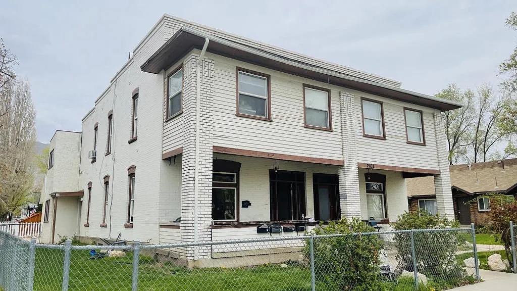 2102 Jefferson Ave — Photo 1