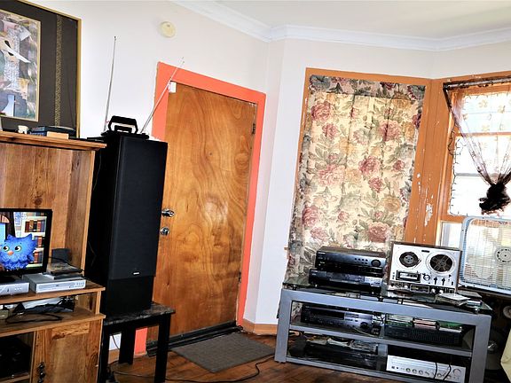 4th image of 8414 S Burnham Ave